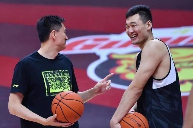 CBA2消息：广东王牌内线有望创纪录，知名篮球媒体人贬低易建联