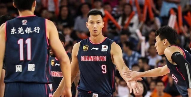 CBA2消息：广东王牌内线有望创纪录，知名篮球媒体人贬低易建联(2)