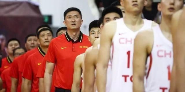 中国男篮出征在即，却质疑频频！杜峰适合率领这支球队吗？