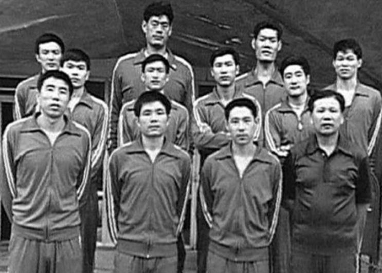 大高个穆铁柱：八一队巨星，曾夺得亚运会男篮冠军，子女未承父业(3)