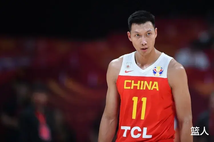 中国男篮首批裁员！5名球员离队，易建联要为球队再拼一次(4)