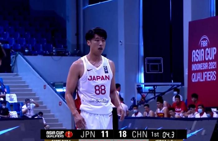日本华裔球员正负值全场最低！赛前曾扬言击败中国男篮，引起热议(3)