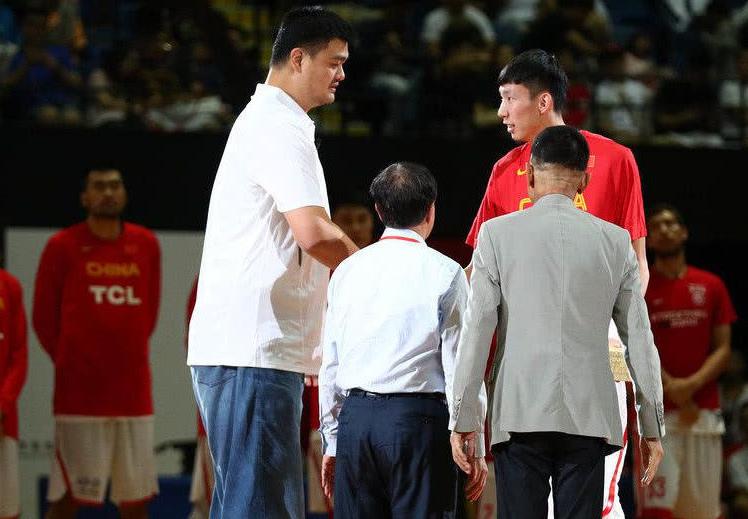 有直播吗？听听杜锋和周琦的采访！对手让了中国男篮5名NBA球员(5)