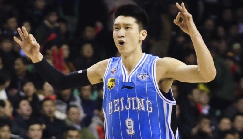 中国篮球历史上争议颇多的球员，抱得美人归的人生赢家(10)