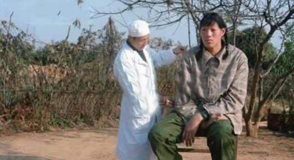 中国第一女巨人：14岁身高超姚明，18岁猝死，遗体至今保存未火化(5)