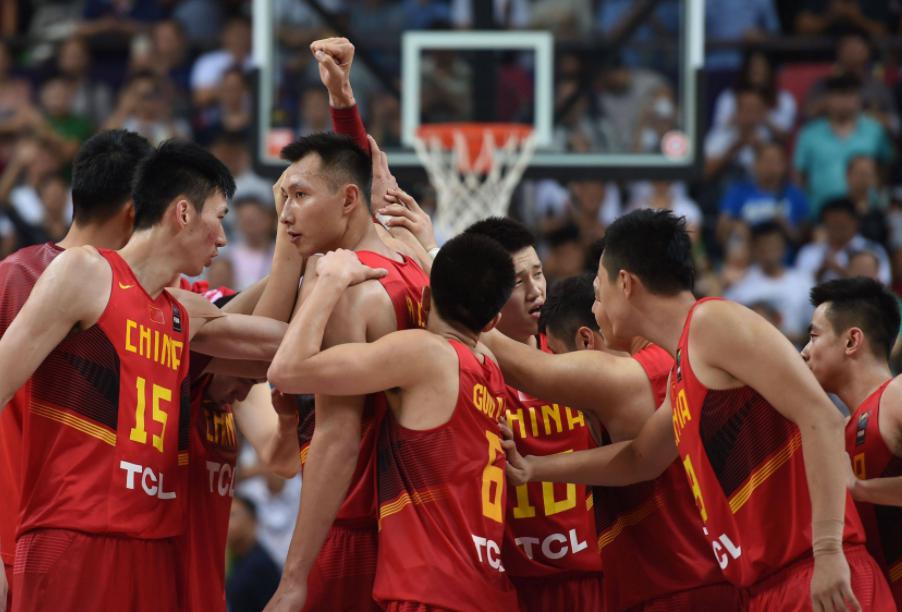 在中国男篮与希腊的对决中，沈梓捷的表现挺好，身体条件真是出色