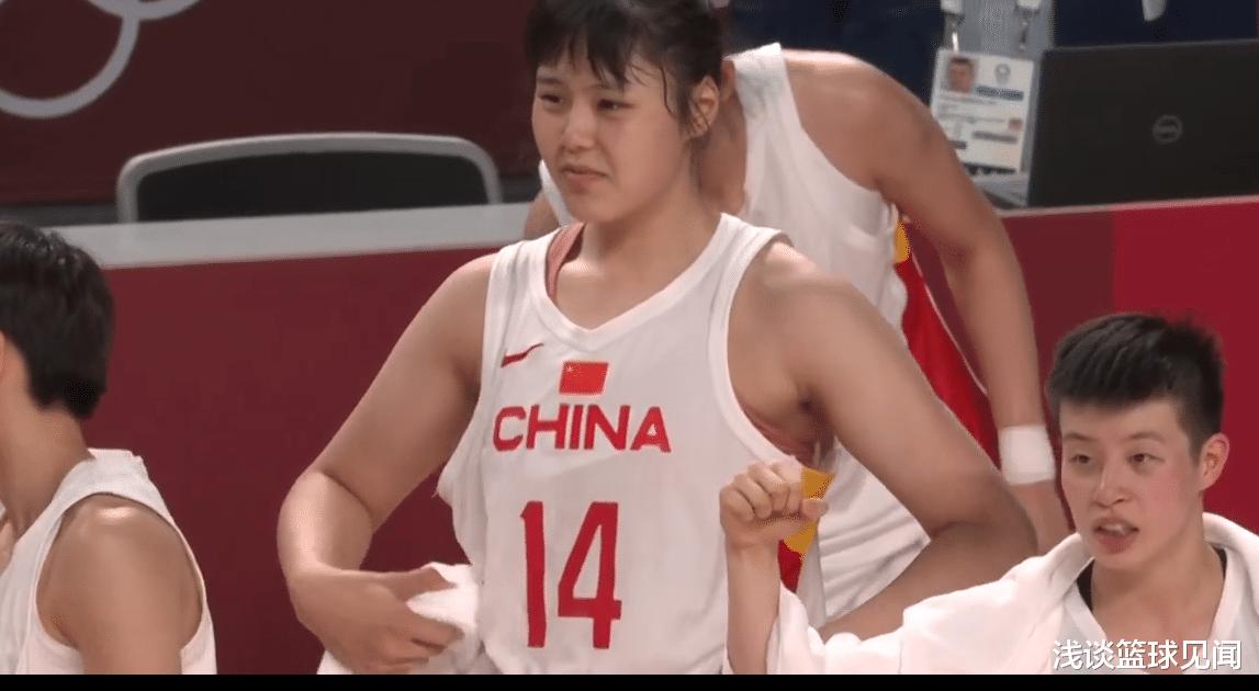 中国女篮惨遭黑哨，裁判神助对手挺进前4强，输掉比赛太冤枉(3)