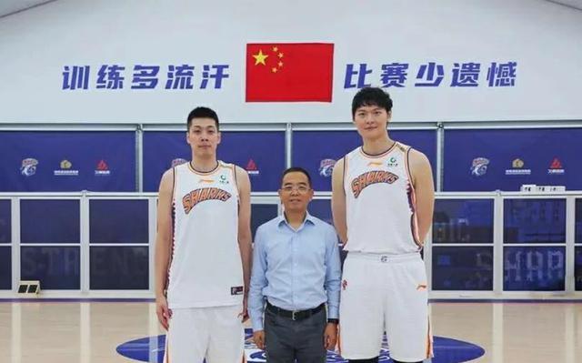 王哲林正式加入上海，豪华阵容组建完毕，只等待下赛季的检验(2)