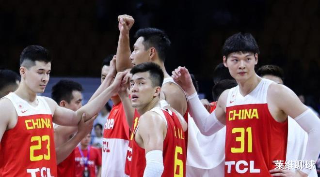 2年前的今天！中国男篮32秒犯下4个错误输波兰，周琦李楠垂头丧气