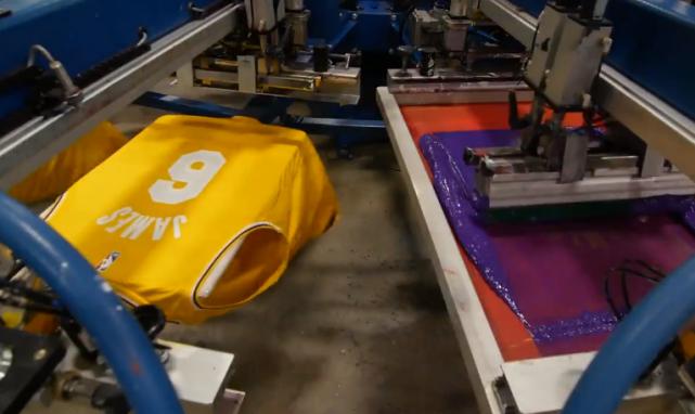 湖人6号球衣正式开售！制造商揭秘生产过程，詹姆斯发声促销？(7)