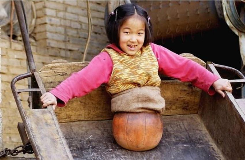 当年感动中国的“篮球女孩”钱红艳，现在成了大姑娘，过得怎么样(1)