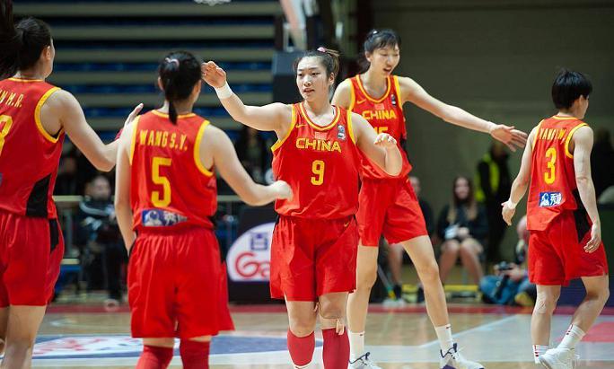 两战净胜165分！中国女篮疯狂连胜，死磕残阵澳洲，有望全胜晋级