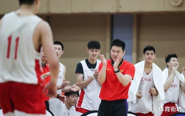 中国篮坛重磅消息，前CBA主教练加盟U15国家队，能否刮起青春风暴(2)