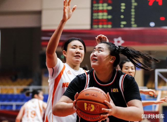 22分钟砍22分9板！刘禹彤制霸禁区 女篮国家队在向她招手！
