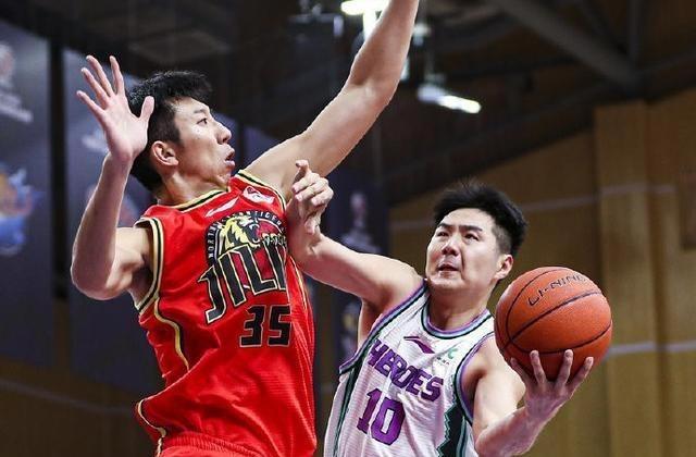 山东男篮新援表现上佳，成为球队最佳轮换，单打乔释放进攻天赋(3)