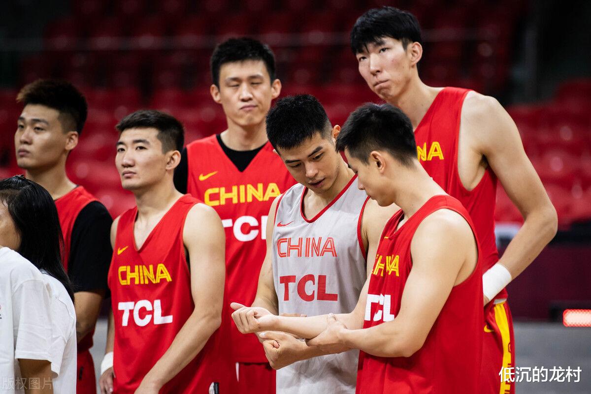 迎来大考：杜峰上任后中国男篮首场重要比赛，质疑声中如何正名(2)