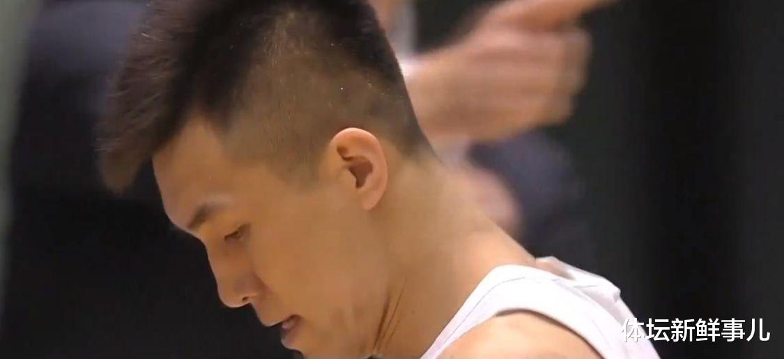 争议！中国男篮106-73日本，郭艾伦被扇耳光，周琦观赛，谁注意杜锋举动