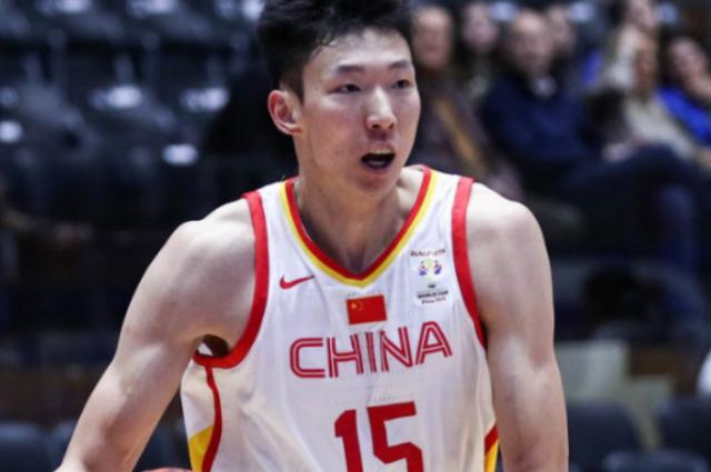 国际篮联最新排名：美国压西班牙居首 中国男篮升一位世界第28