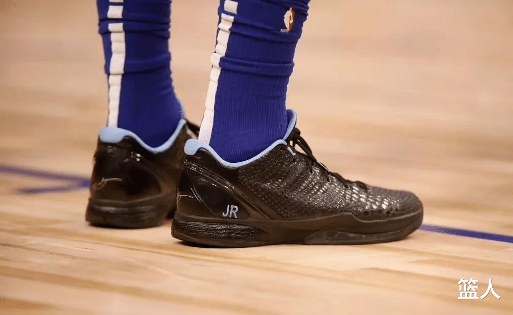 NBA球员上脚：库兹马穿春节配色球鞋，安踏李宁361度都有！(4)
