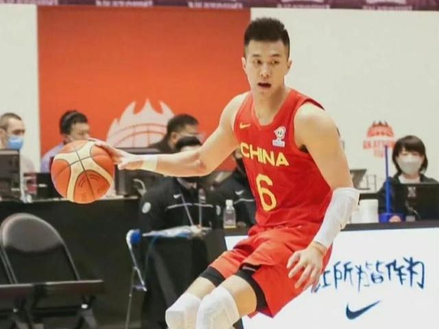 中国男篮2022年的最佳阵容是哪五位，MVP球员是谁？