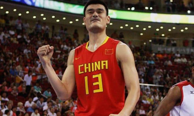 周琦评中国男篮最强阵容，刘玉栋阿联落选，球迷：能跟美国掰手腕(5)