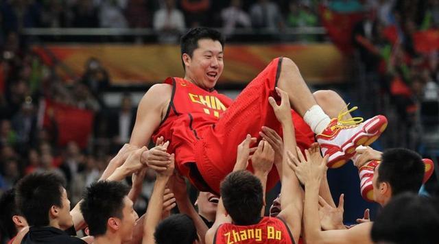 在中国篮球历史上，谁是第二大篮球运动员？(2)