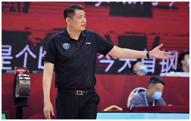 巩晓彬落选中国篮球教练人才库，到底有什么原因？令人惋惜