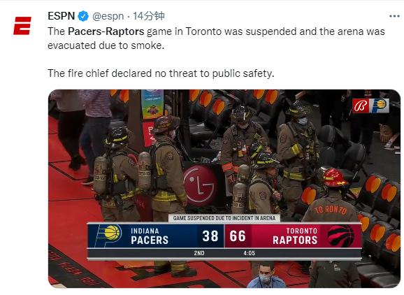 意外！猛龙主场失火导致比赛暂停，球员返回更衣室消防员疏散球迷离场(3)