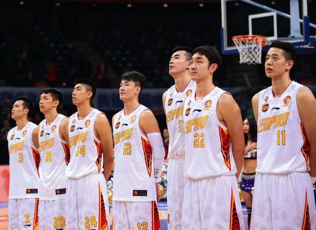 深圳队季后赛首胜后，球迷向王芳姚明建议：3球员可以进中国男篮