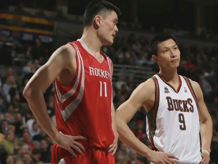 中国篮球不会忘记的名字：姚明，一路上披荆斩棘，成为NBA实力巨星(6)