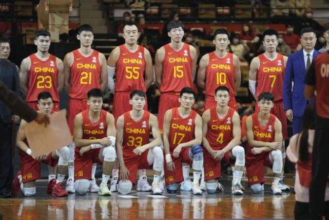 下午4点！中国男篮宣布最新教练组，球迷：冠军教练来了(2)