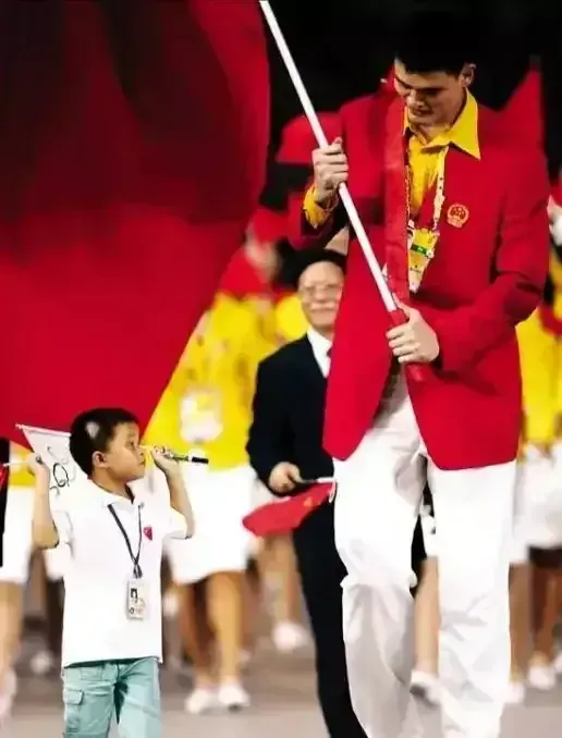2008年，奥运会投入超过400亿，姚明却在开幕式出场时，出现了重大差错(2)