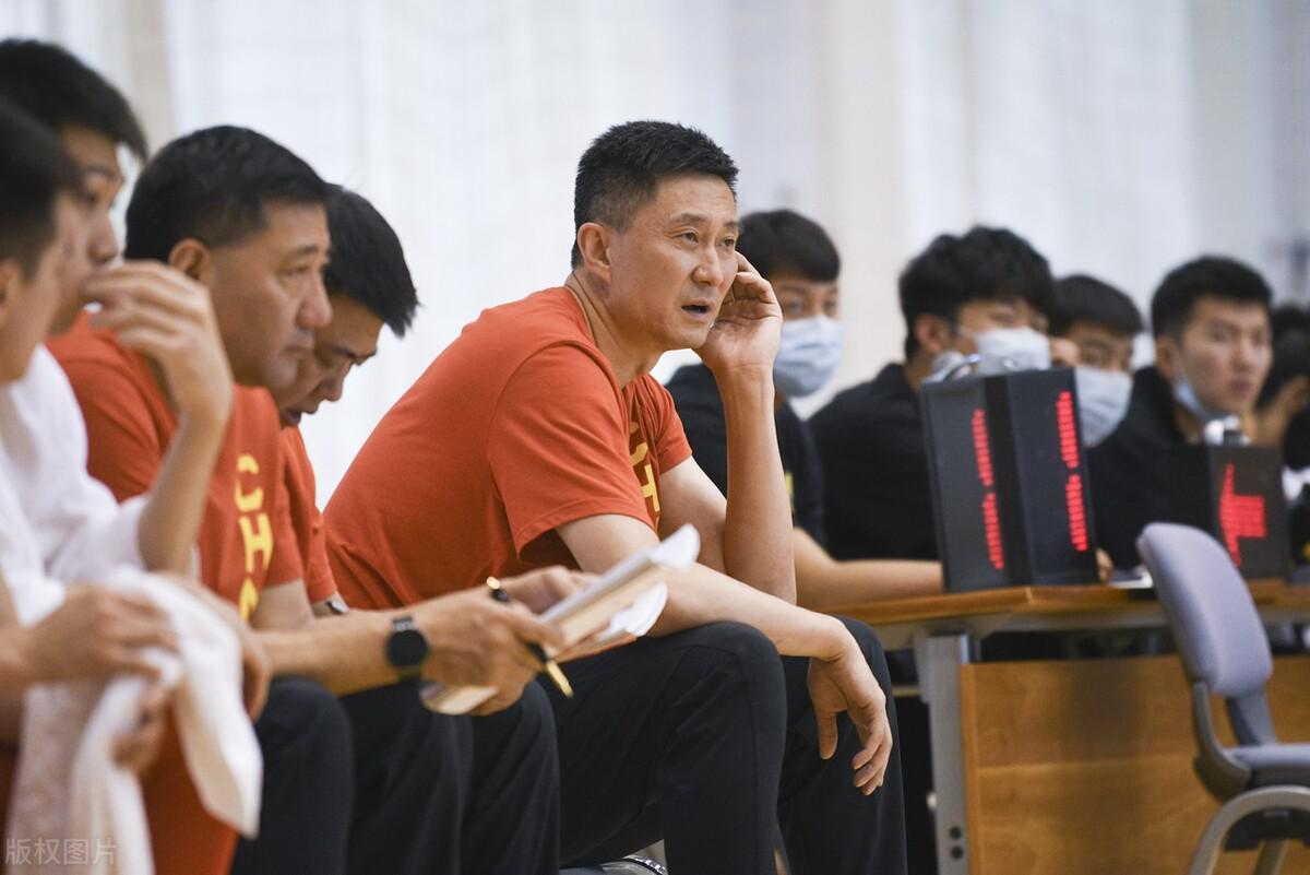 中国篮协宣布退出世青赛，球迷质疑姚明决定，年轻队员锻炼机会少