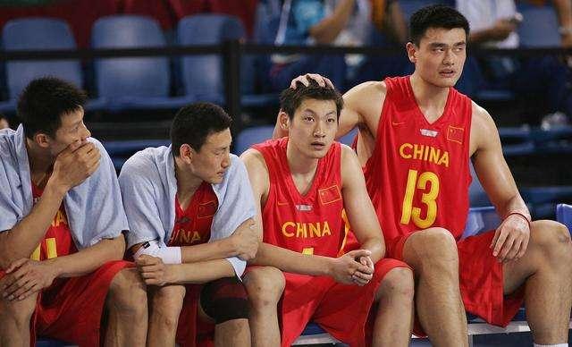 杜锋出手，中国男篮首位出局者现身，上海队顶薪内线被弃用？(3)