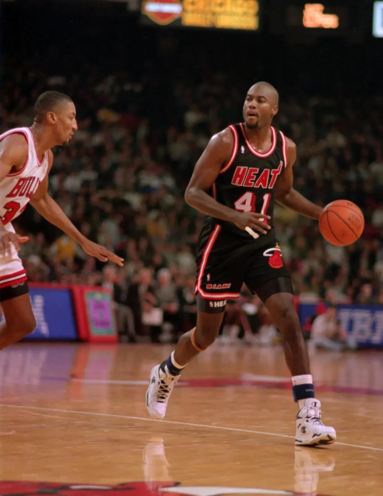 20世纪90年代NBA得分最高的10位球员：马龙超过乔丹3356分(4)