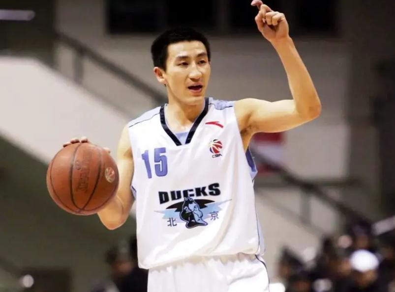 北京篮球队功臣张云松，从球员升级为副总经理，精准传递篮球精神(2)