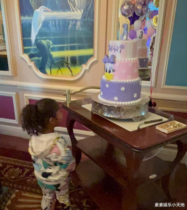 科比小女儿3岁生日，瓦妮莎带她在城堡里庆祝，举办温馨生日派对(4)