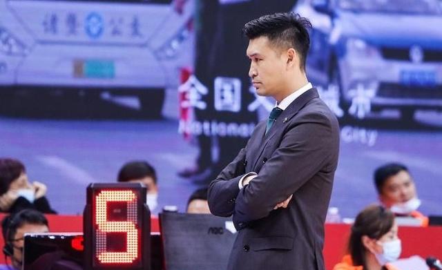 FIBA公布中国男篮12人，霍楠卸任同曦队总经理，李月汝机会不多(2)