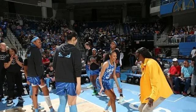 FIBA公布中国男篮12人，霍楠卸任同曦队总经理，李月汝机会不多(3)