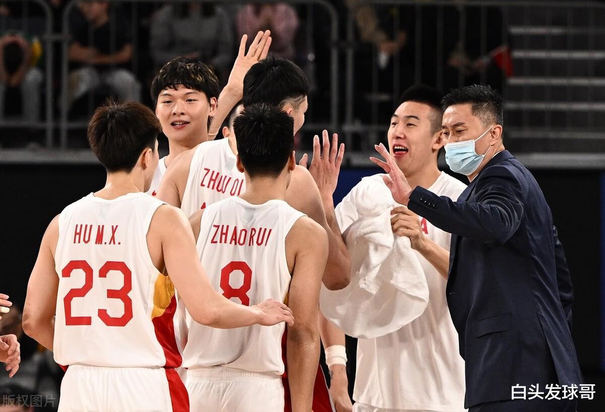澳大利亚高兴早了，国际篮联官宣，中国男篮世预赛收意外惊喜