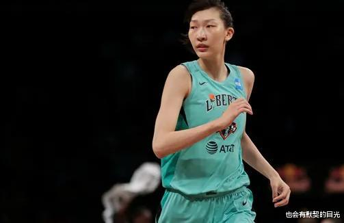 中国女篮的骄傲，24分8篮板暴虐西部第一，美媒称赞女版姚明(2)