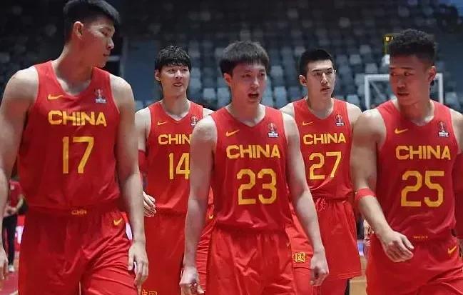 上午8点，中国男篮教练组深夜研究出最强双塔阵容，打黎巴嫩稳了(1)