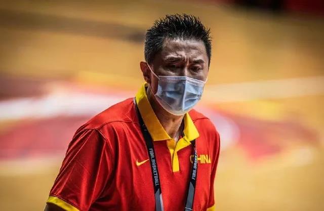 中国男篮主教练不该兼职！姜宇星该进国家队，杜锋带错的不只后卫