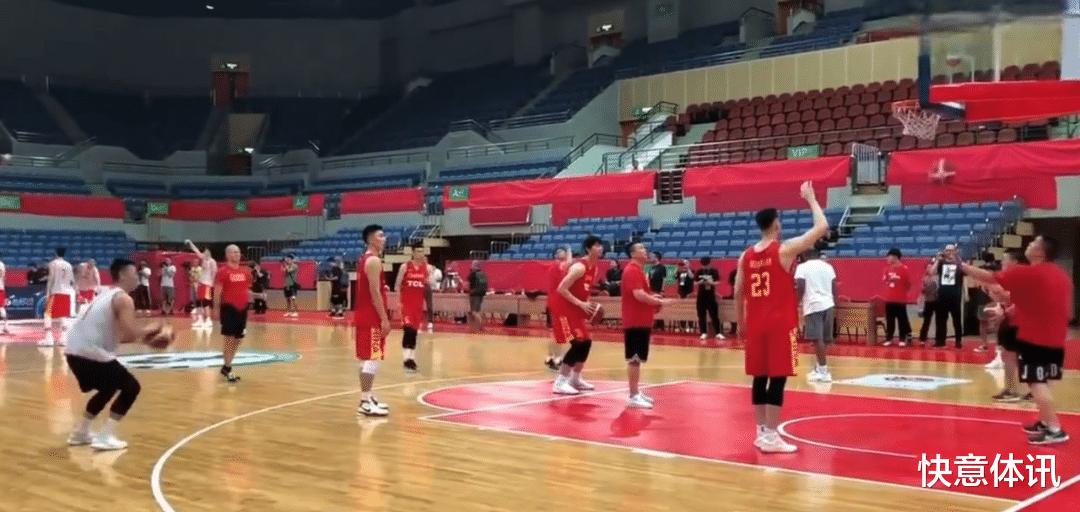 中国男篮公布赴欧拉练大名单，杜峰选人再次引起争议！