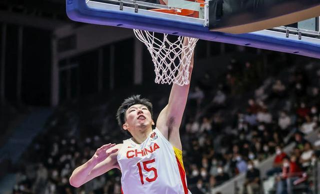 中国男篮最强内线正式确定！CBA多队坐不住了，广东上海要出手？