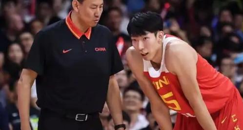国际篮联正式官宣，中国男篮核心内线获重大殊荣，后期将重返NBA(1)