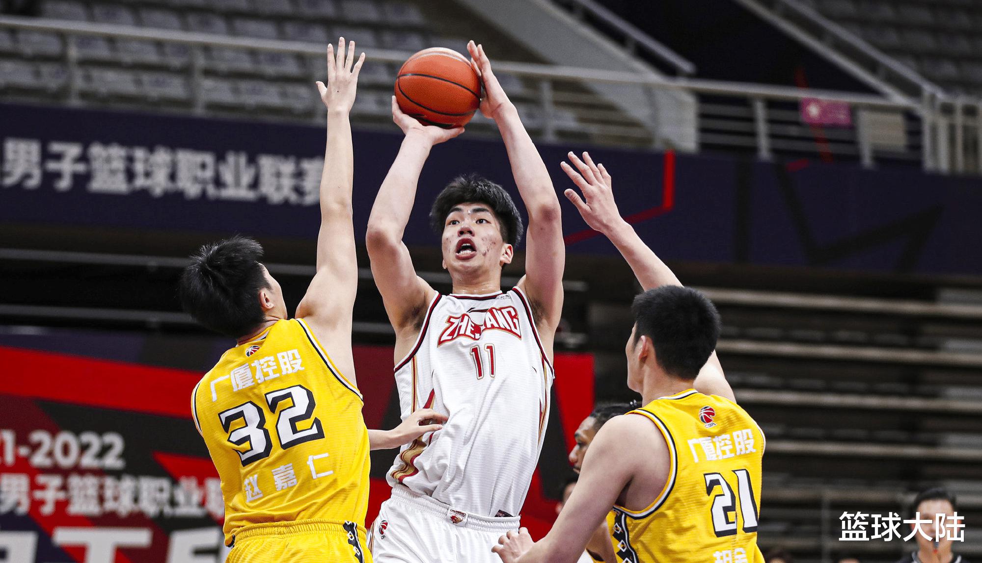 官宣！中国男篮2米21超新星重返CBA，帮助球队冲击总冠军(2)