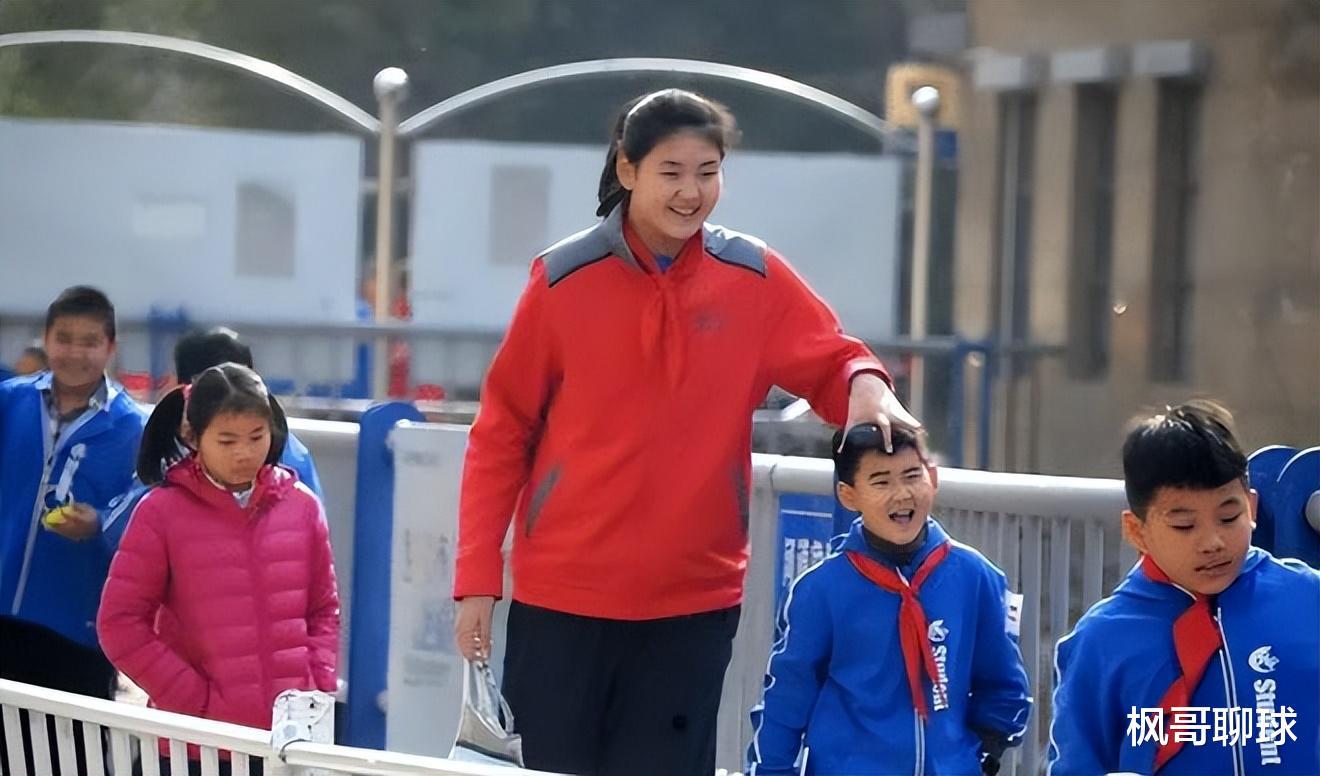 身高2.23米，三节砍下62分，15岁女姚明能够进入中国女篮吗？(2)