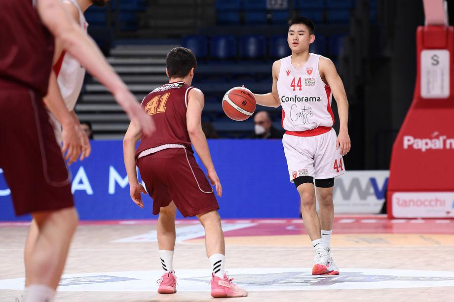 2个16岁中国篮球天才少年的不同选择，时间会告诉我们谁对谁错
