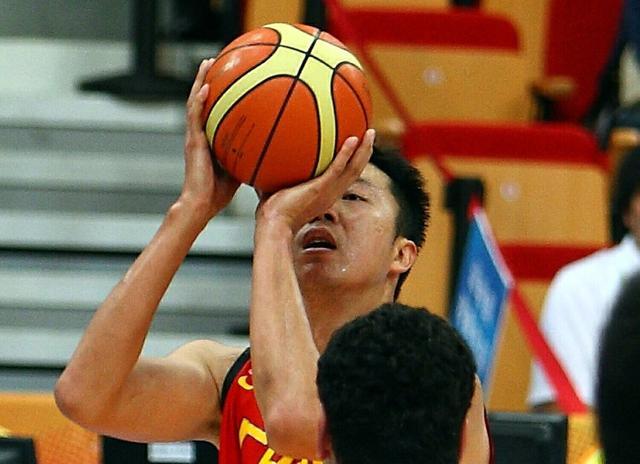 谁是中国男篮历史第二人？易建联无法超越王治郅和穆铁柱等球员(11)
